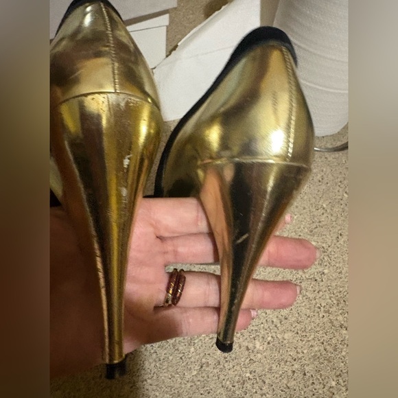 Gucci Interlocking G Black and Gold Heels - Picture 9 of 13